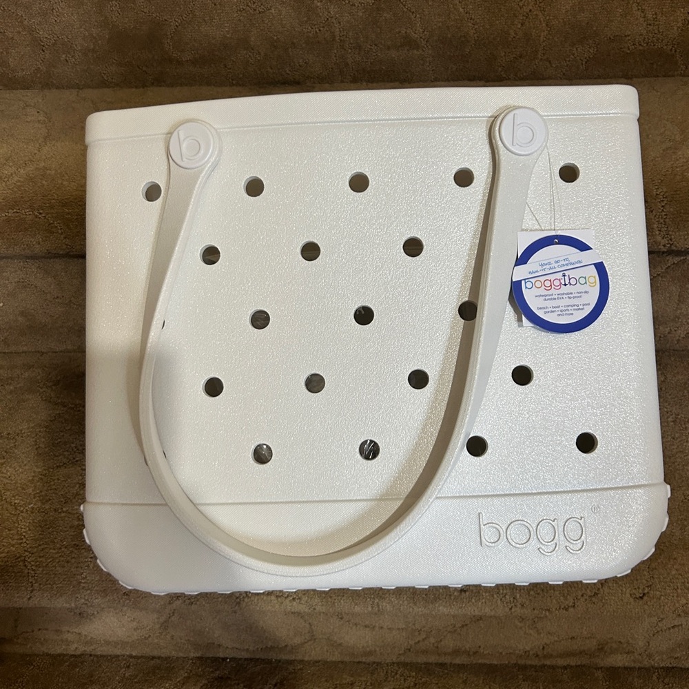 - NWT ICE SHIMMER BABY BOGG BAG.  No scratches or defects.